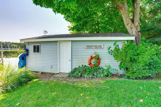 51479 Summit Street, Paw Paw, MI 49079