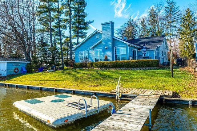 51479 Summit Street, Paw Paw, MI 49079