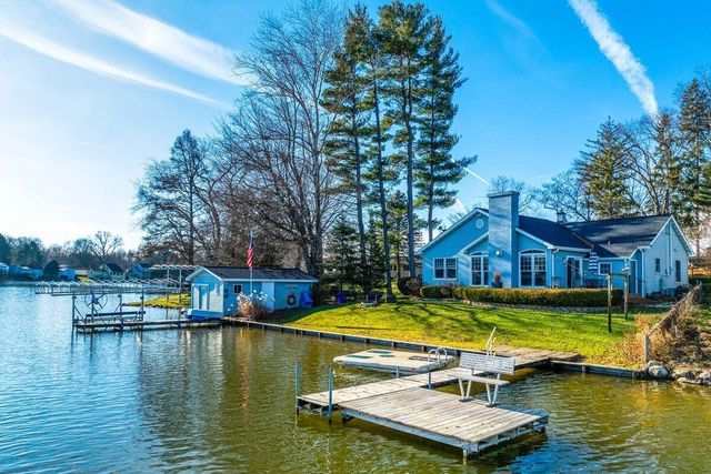 51479 Summit Street, Paw Paw, MI 49079