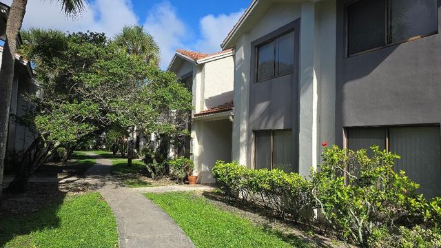 3242 CORAL LAKE Lane 3242, Coral Springs, FL 33065