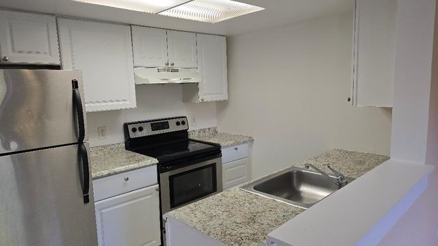 3242 CORAL LAKE Lane 3242, Coral Springs, FL 33065