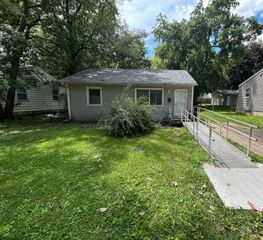 1316 E 27th Court, Des Moines, IA 50317