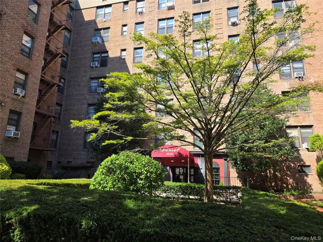 83-25 98th Street 1P, Woodhaven, NY 11421