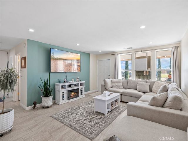 9472 Guava Avenue, Hesperia, CA 92345