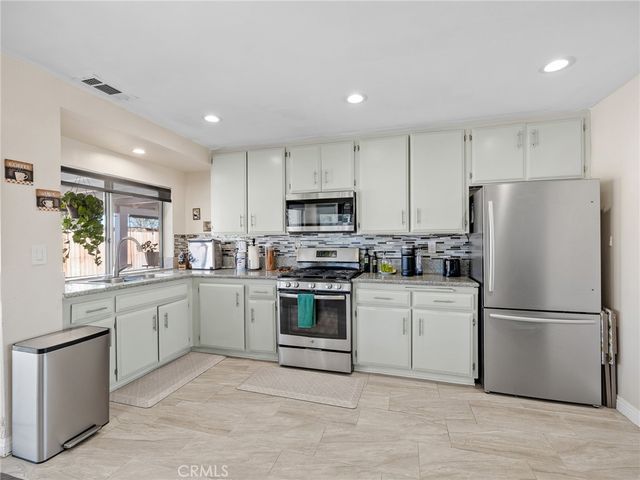 9472 Guava Avenue, Hesperia, CA 92345