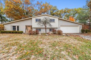 8090 Rene Drive, White Lake, MI 48386