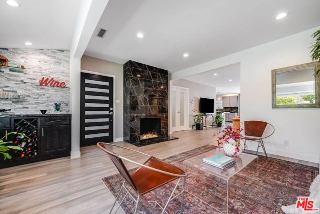 15237 Otsego Street, Los Angeles, CA 91403