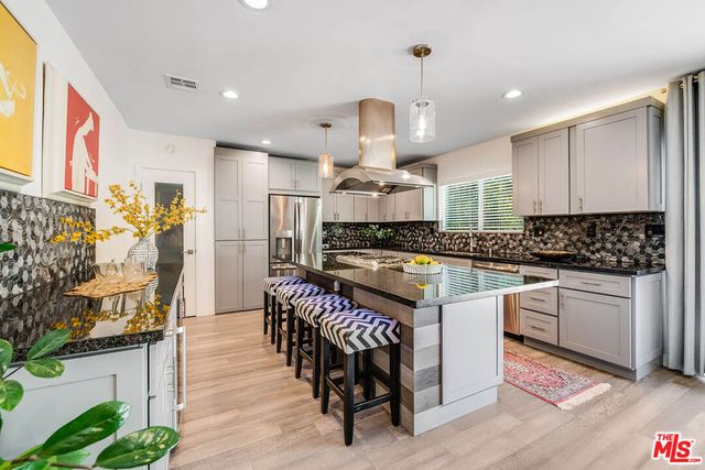 15237 Otsego Street, Los Angeles, CA 91403