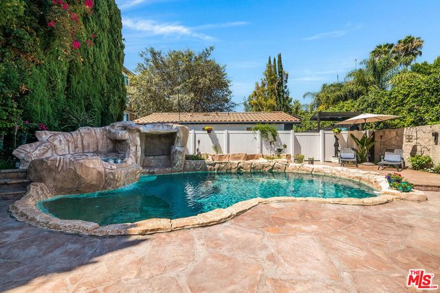 15237 Otsego Street, Los Angeles, CA 91403