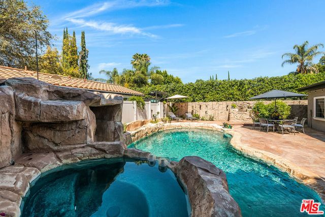 15237 Otsego Street, Los Angeles, CA 91403
