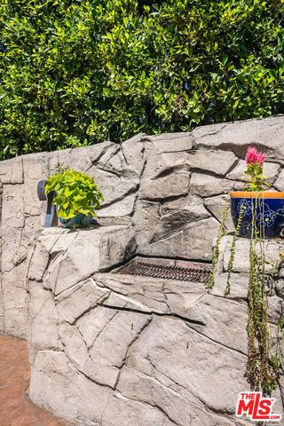 15237 Otsego Street, Los Angeles, CA 91403