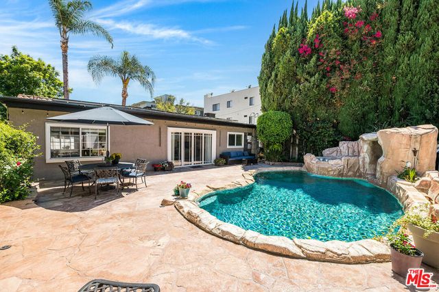 15237 Otsego Street, Los Angeles, CA 91403