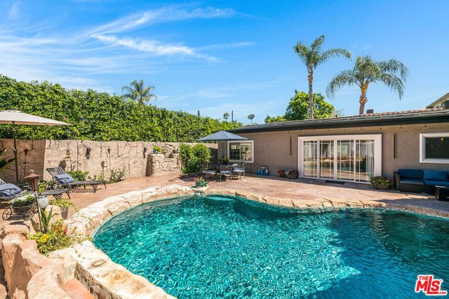 15237 Otsego Street, Los Angeles, CA 91403