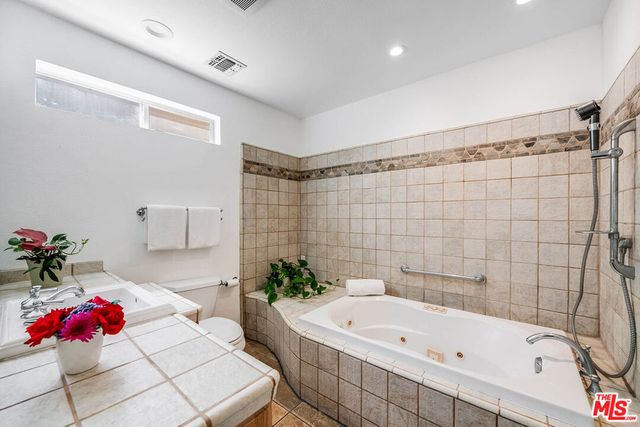 15237 Otsego Street, Los Angeles, CA 91403