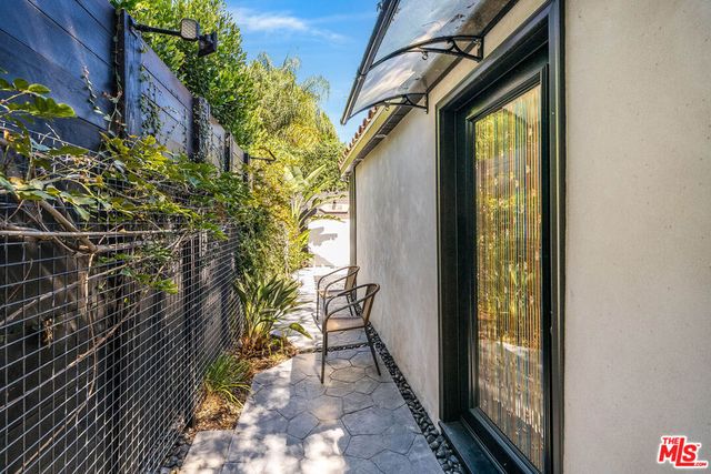 15237 Otsego Street, Los Angeles, CA 91403