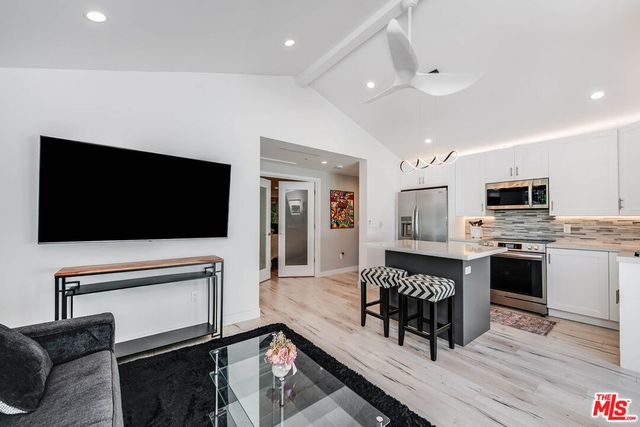 15237 Otsego Street, Los Angeles, CA 91403