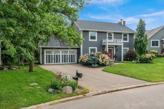 85 Castle Ridge Court, Chanhassen, MN 55317
