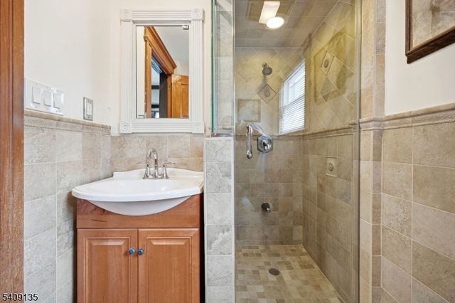 95 Parkway East, Bloomfield Twp., NJ 07003