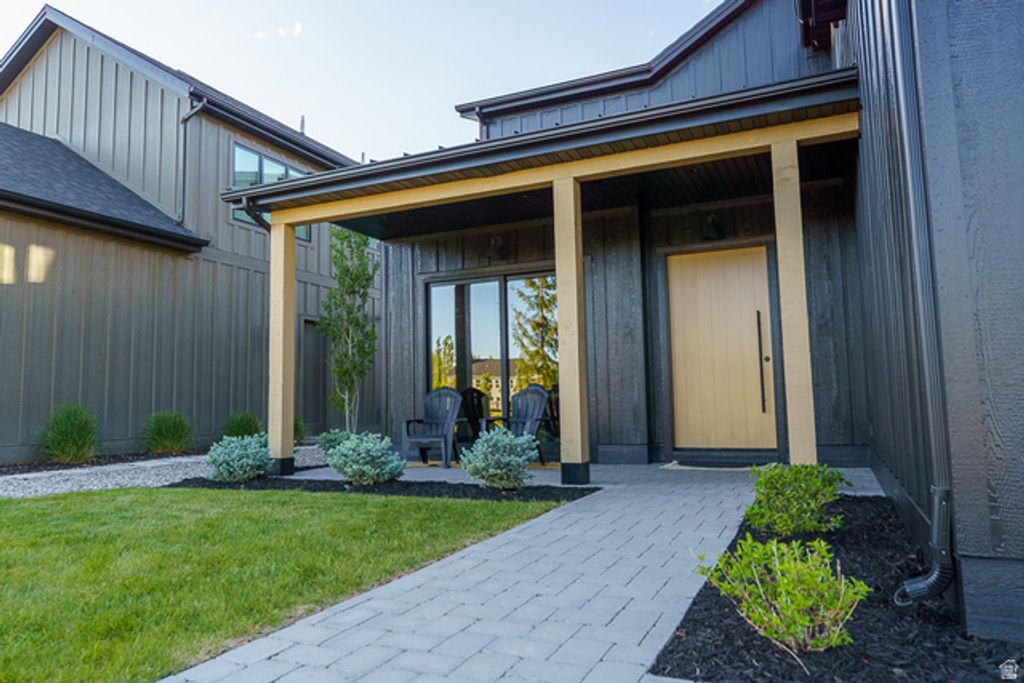 Image 2 of property listing at 355 E ROCKWELL CIR, Midway, UT 84049