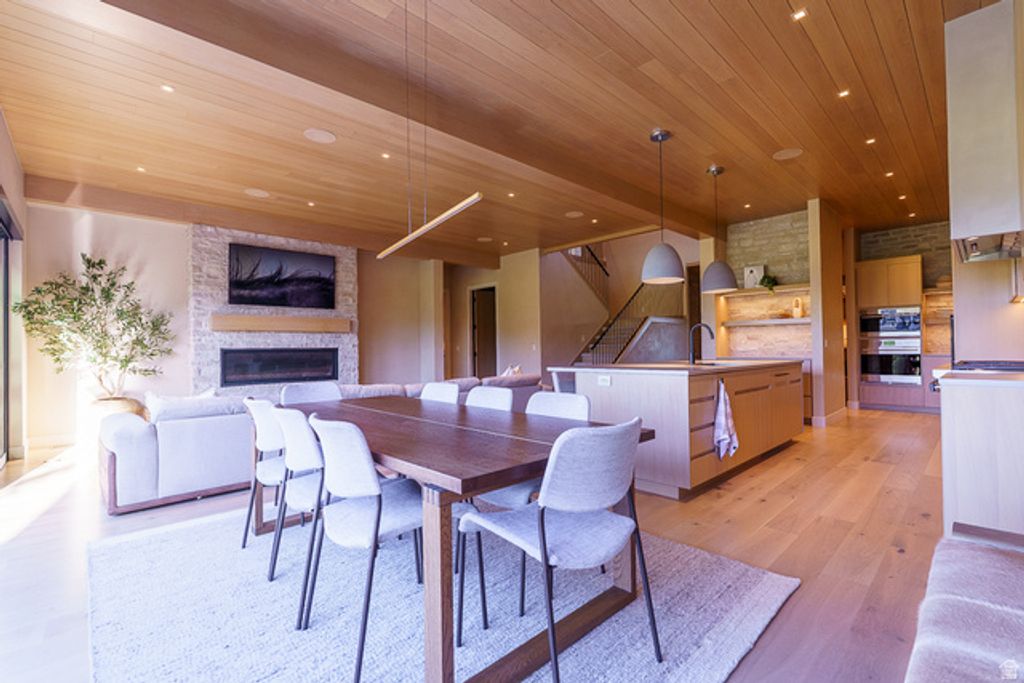 Image 3 of property listing at 355 E ROCKWELL CIR, Midway, UT 84049