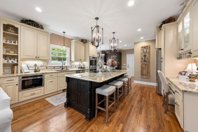 210 Lakeside Drive NW, Kennesaw, GA 30144