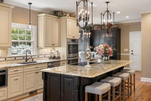 210 Lakeside Drive NW, Kennesaw, GA 30144