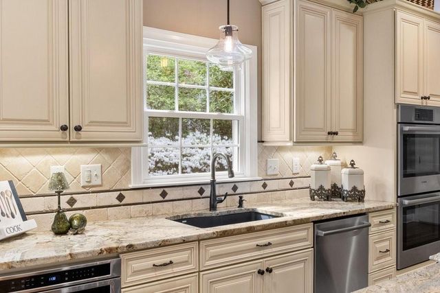 210 Lakeside Drive NW, Kennesaw, GA 30144