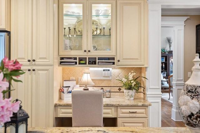 210 Lakeside Drive NW, Kennesaw, GA 30144