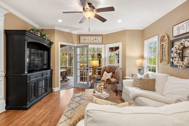 210 Lakeside Drive NW, Kennesaw, GA 30144