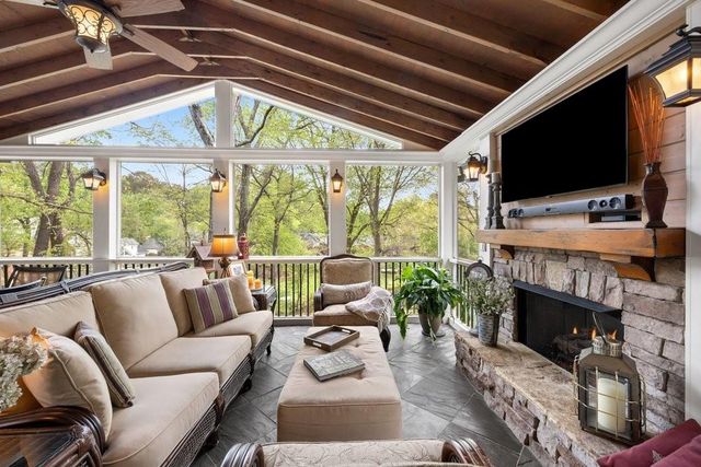 210 Lakeside Drive NW, Kennesaw, GA 30144