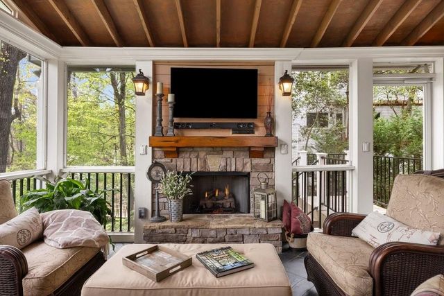 210 Lakeside Drive NW, Kennesaw, GA 30144