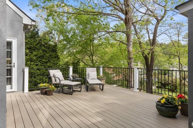 210 Lakeside Drive NW, Kennesaw, GA 30144