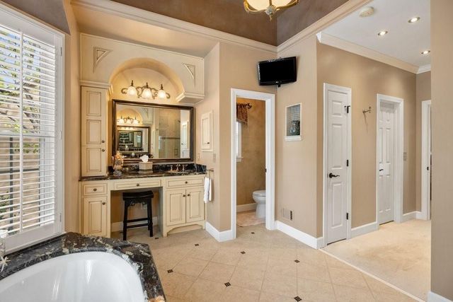 210 Lakeside Drive NW, Kennesaw, GA 30144