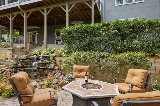 210 Lakeside Drive NW, Kennesaw, GA 30144