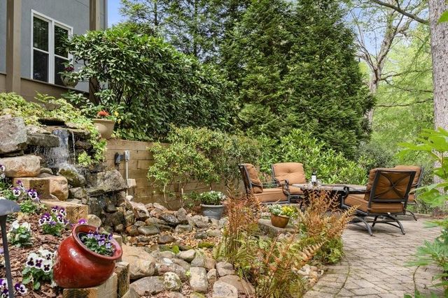 210 Lakeside Drive NW, Kennesaw, GA 30144