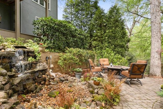 210 Lakeside Drive NW, Kennesaw, GA 30144