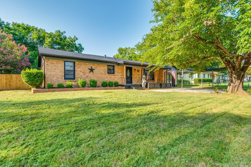 127 W Cedar Street, Hurst, TX 76053