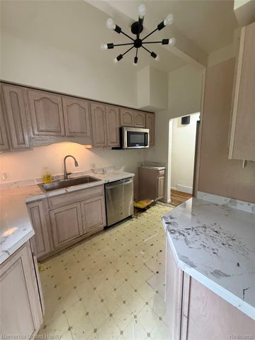 18171 Lathers Street, Livonia, MI 48152