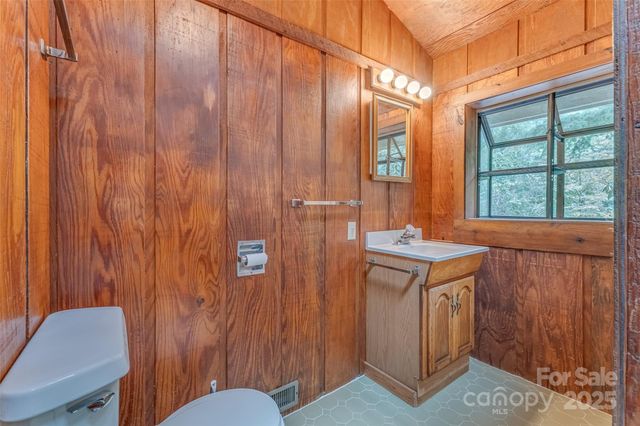 8749 Nc 63 Highway, Leicester, NC 28748