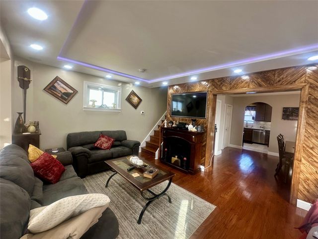 110-37 213 Street, Queens Village, NY 11429