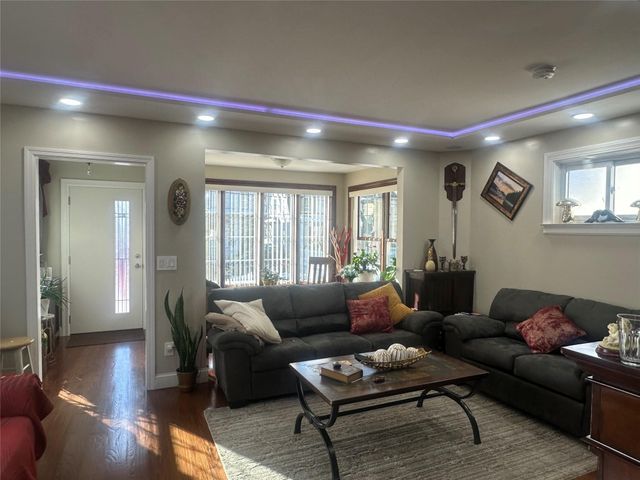110-37 213 Street, Queens Village, NY 11429