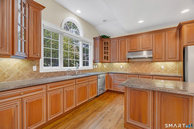 105 Beecher Road, Woodbridge, CT 06525