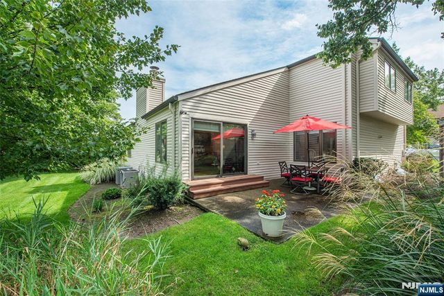 45 Stonegate Drive, Roseland, NJ 07068