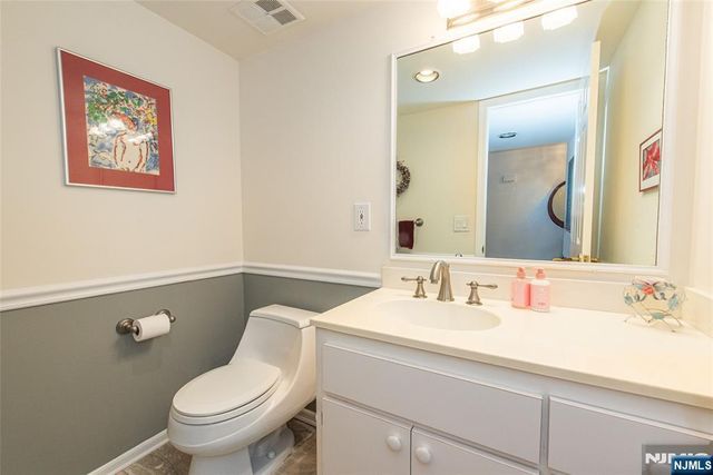 45 Stonegate Drive, Roseland, NJ 07068