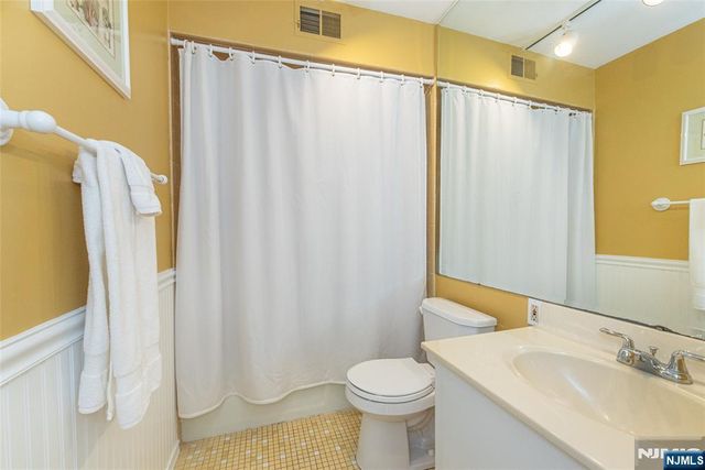 45 Stonegate Drive, Roseland, NJ 07068