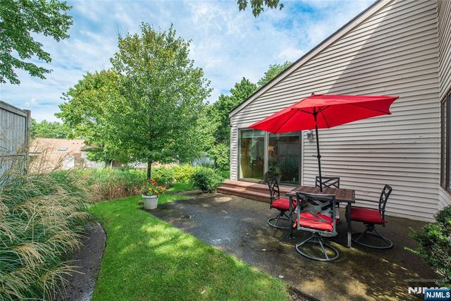 45 Stonegate Drive, Roseland, NJ 07068