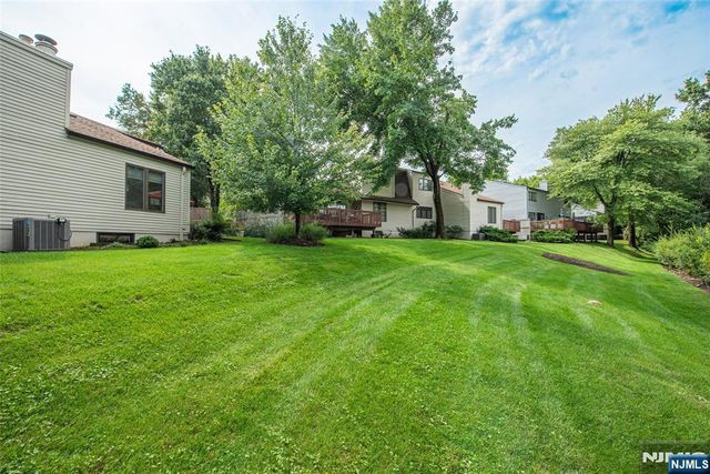 45 Stonegate Drive, Roseland, NJ 07068
