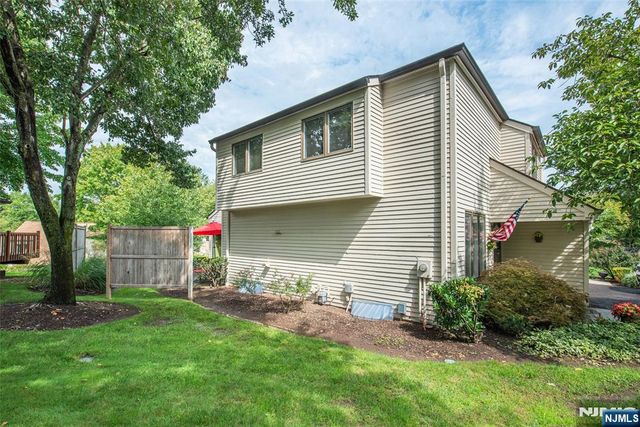 45 Stonegate Drive, Roseland, NJ 07068