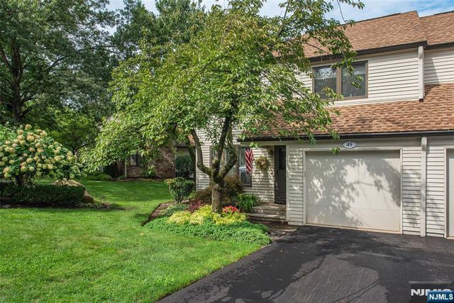 45 Stonegate Drive, Roseland, NJ 07068