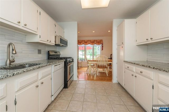 45 Stonegate Drive, Roseland, NJ 07068